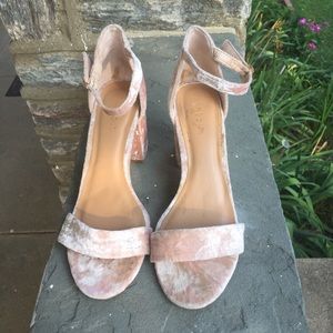 🦋🦋 Bamboo brand faux velvet sandals